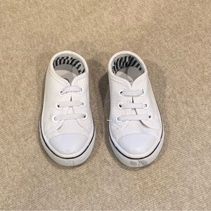 Toddler White Keds Converse or Vans Type Slip On Shoes NWOT
White Color 
Size 5